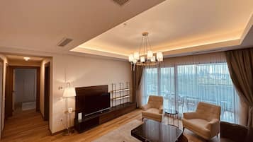 2 Bedroom Suite | Living area