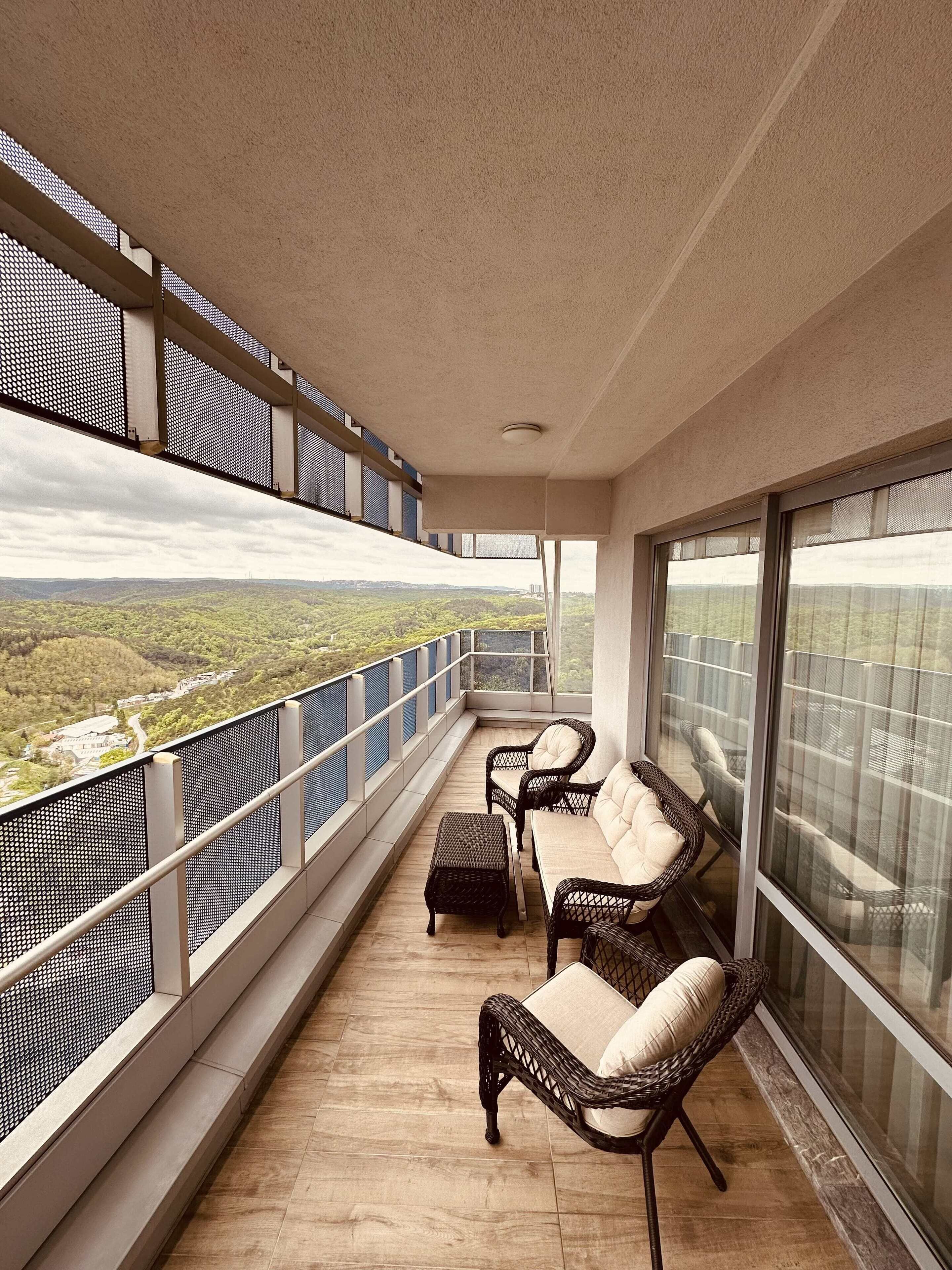 4 Bedroom Suite | Balcony