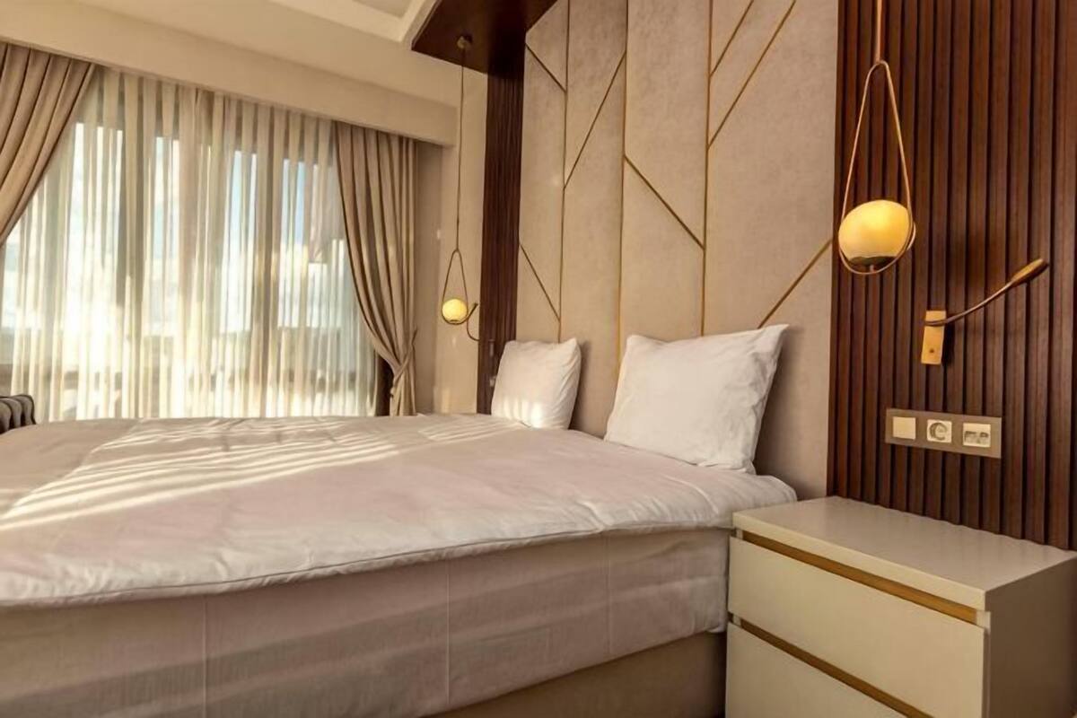 Matelas mémoire de forme, coffres-forts dans les chambres, bureau