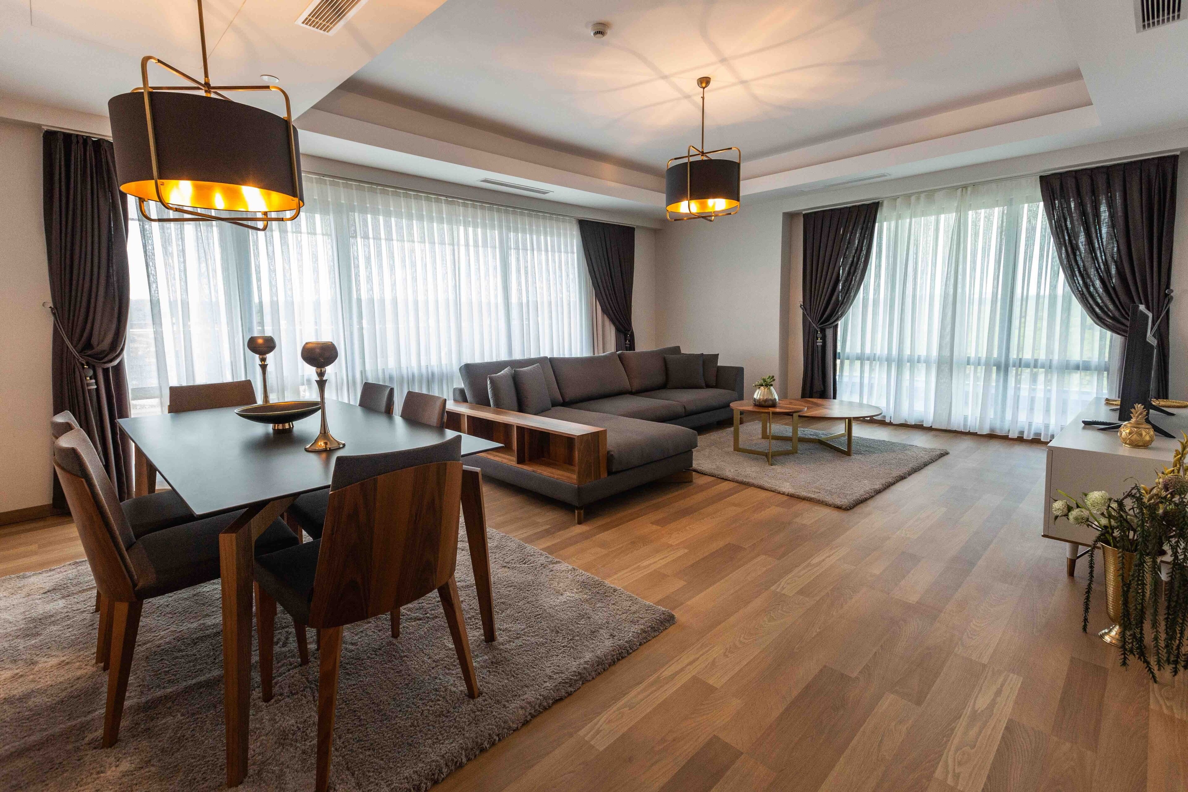 4 Bedroom Suite | Wohnbereich | Fernseher