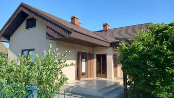 Ferienhaus (Country House Aleš near Mura) | Außenbereich