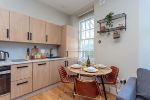 Fridge, microwave, oven, coffee/tea maker