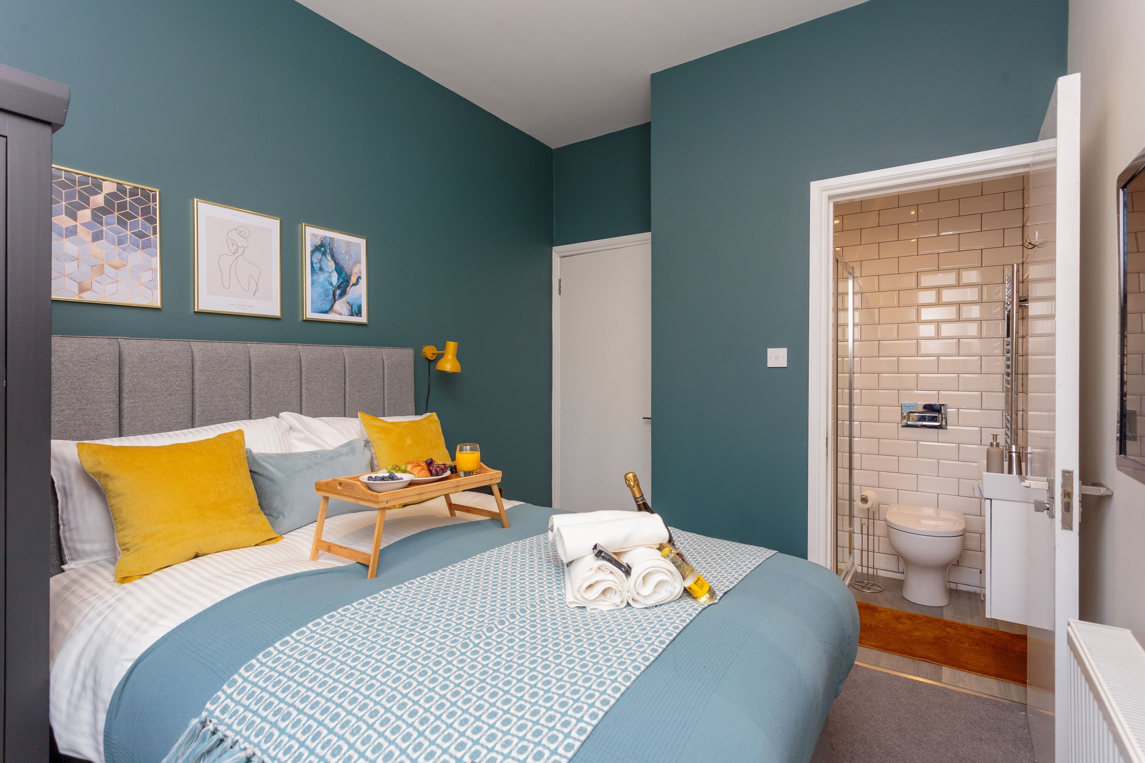 2 bedrooms, desk, iron/ironing board, free WiFi