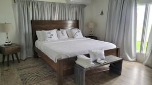 3 Schlafzimmer, Schreibtisch, Bügeleisen/Bügelbrett, Reisekinderbett