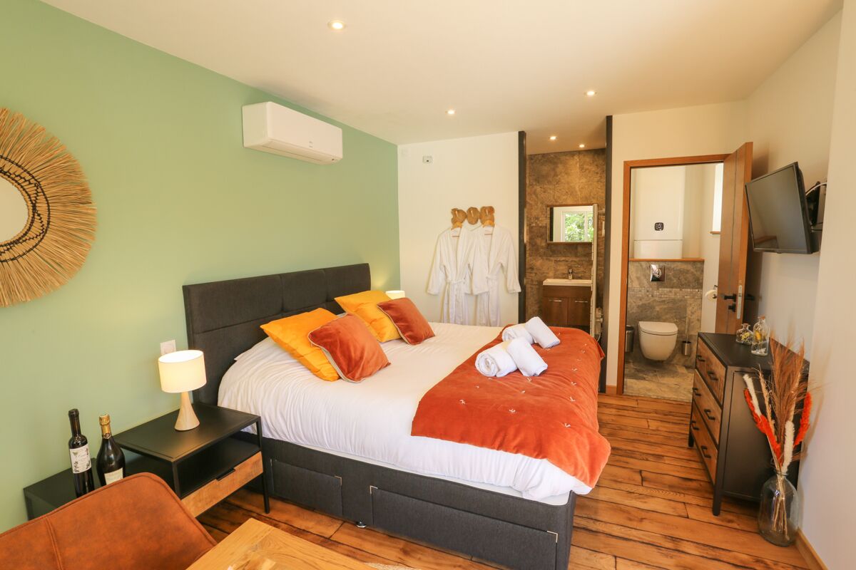 1 bedroom, soundproofing, free WiFi, bed sheets