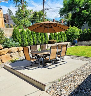 Outdoor dining - Spoil Yourself | South Hill Stunner + Theater Room (Spokane)