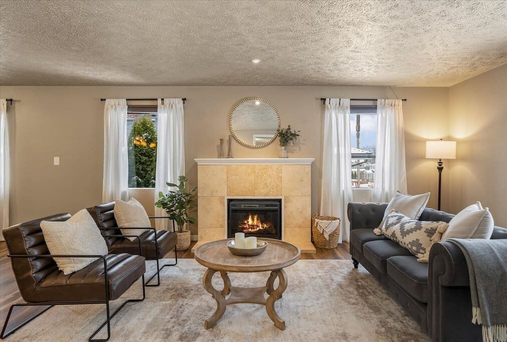 Theatrical Escape South Hill Home near Downtown