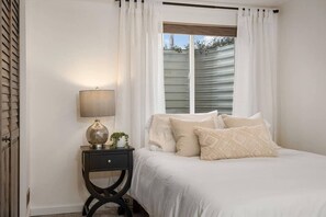 4 bedrooms, travel cot, free WiFi - Spokane South Hill entertainer’s haven w/ theater, wine room & BBQ patio. (Spokane)