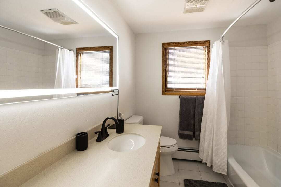 Spacious 3 bedroom townhouse with tennis courts