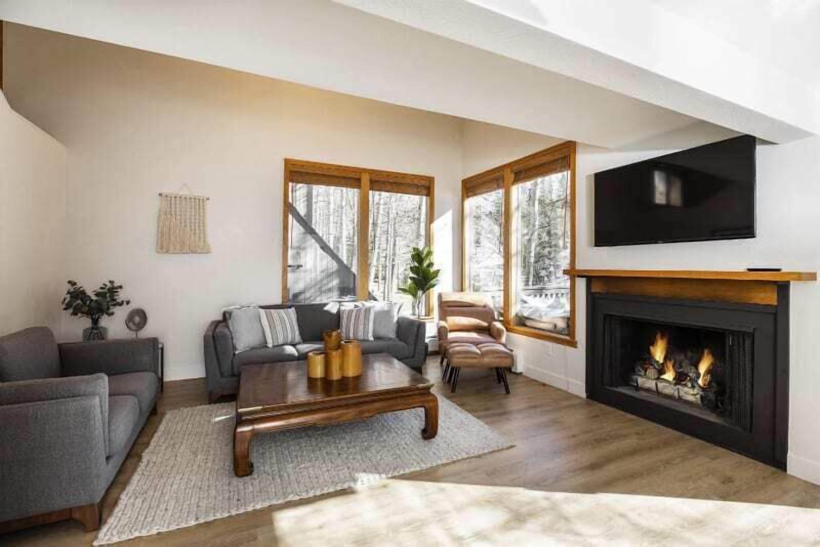 Spacious 3 bedroom townhouse with tennis courts