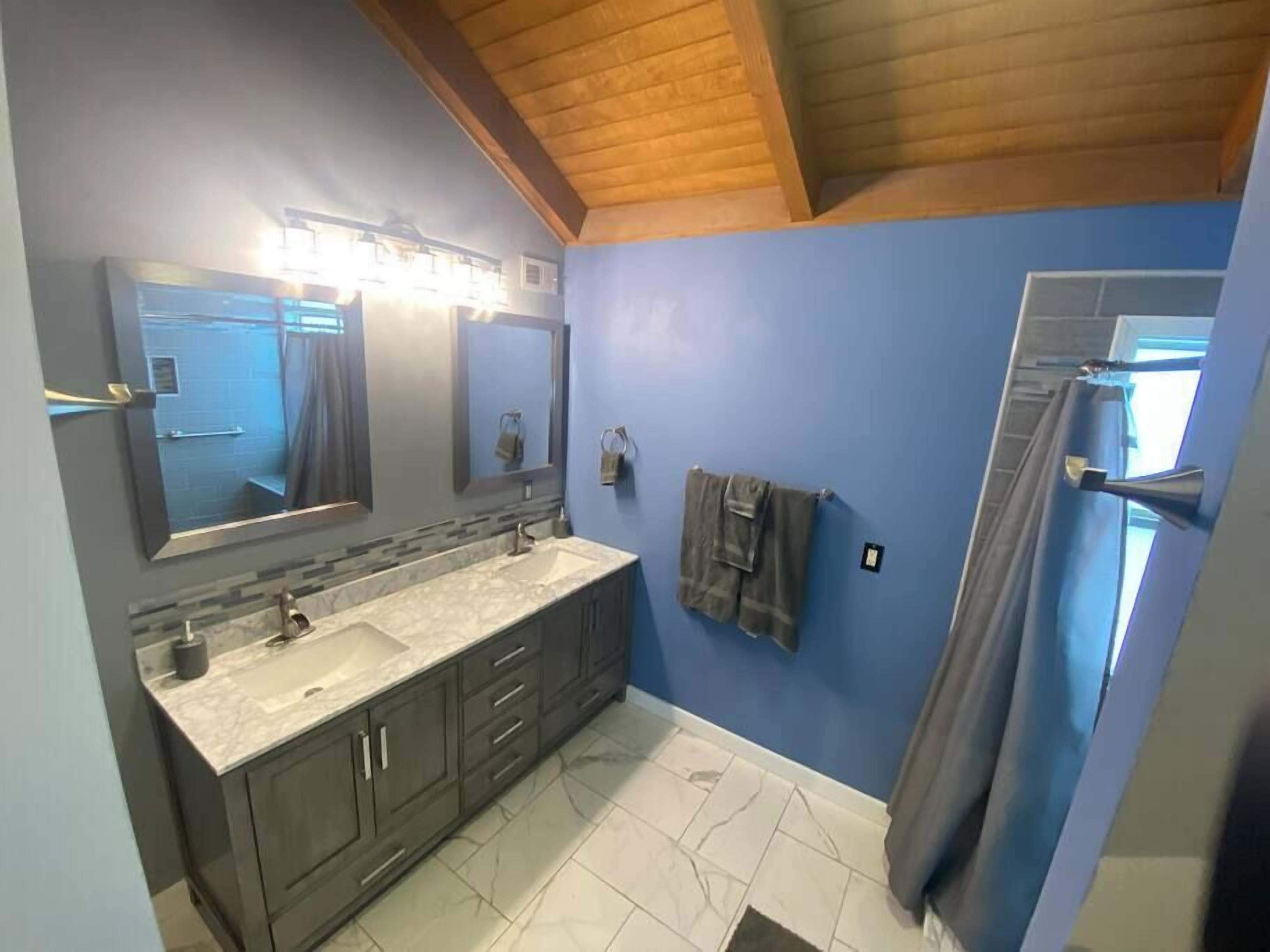 Serenity Sunsets!  2.8miles to WISP, hot-tub, pets