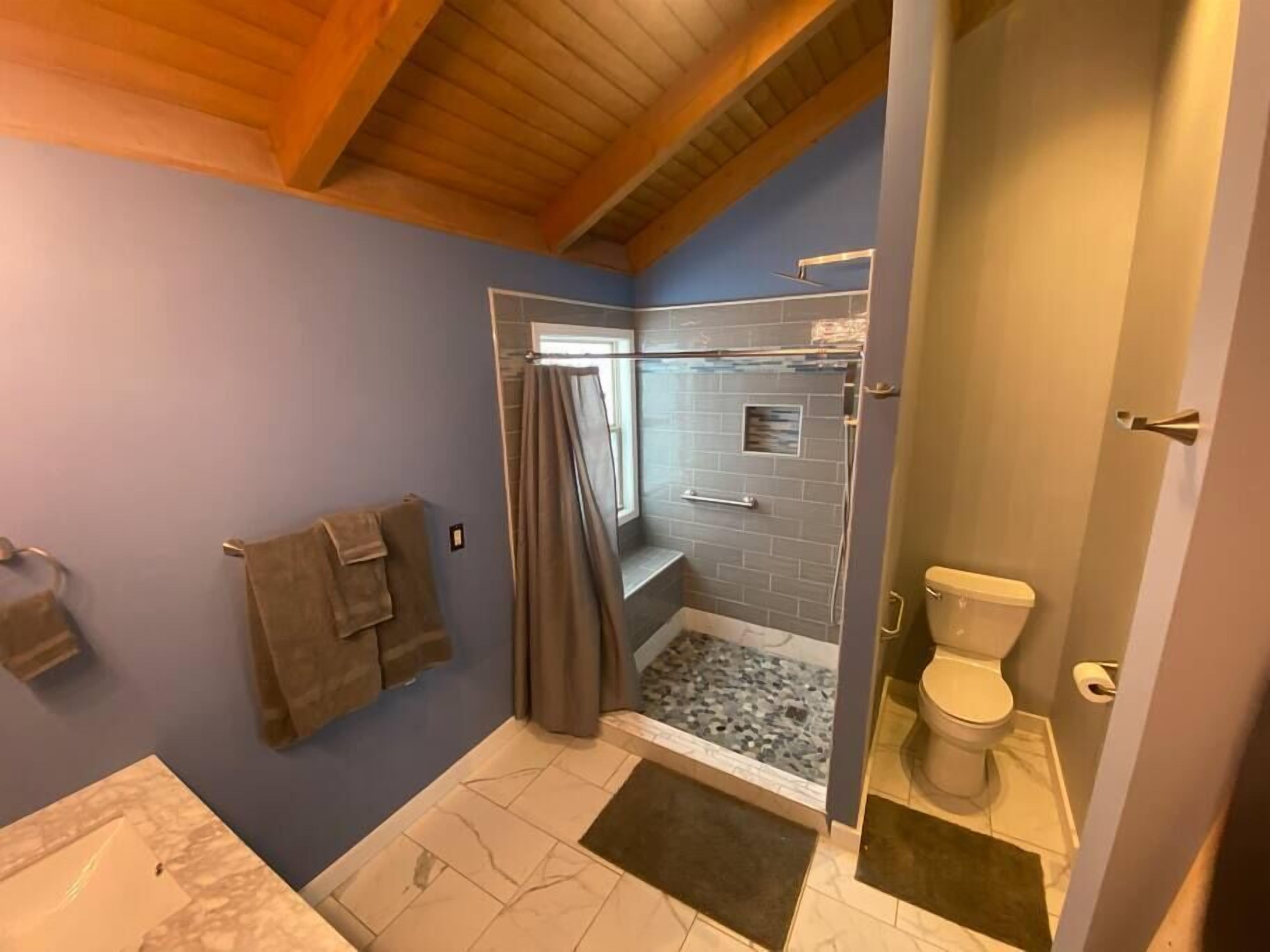 Serenity Sunsets!  2.8miles to WISP, hot-tub, pets