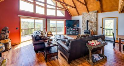 Serenity Sunsets! 2.8miles to WISP, hot-tub, pets