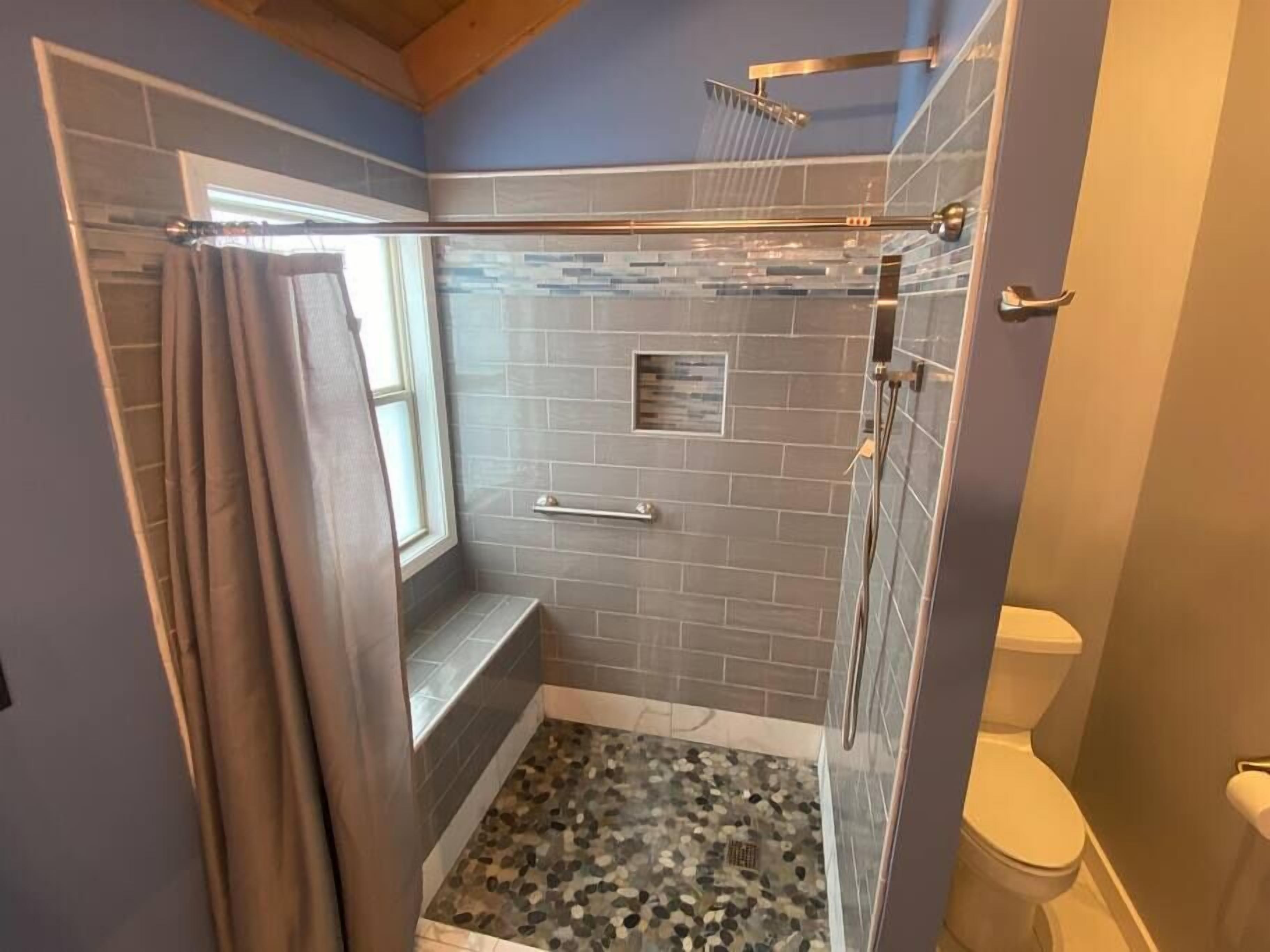 Serenity Sunsets!  2.8miles to WISP, hot-tub, pets