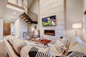TV, fireplace, offices - The Fairway - 3BR Canyons Villa, Walk to Lifts (Park City)