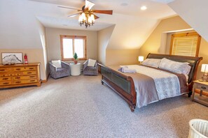 5 bedrooms, desk, iron/ironing board, WiFi