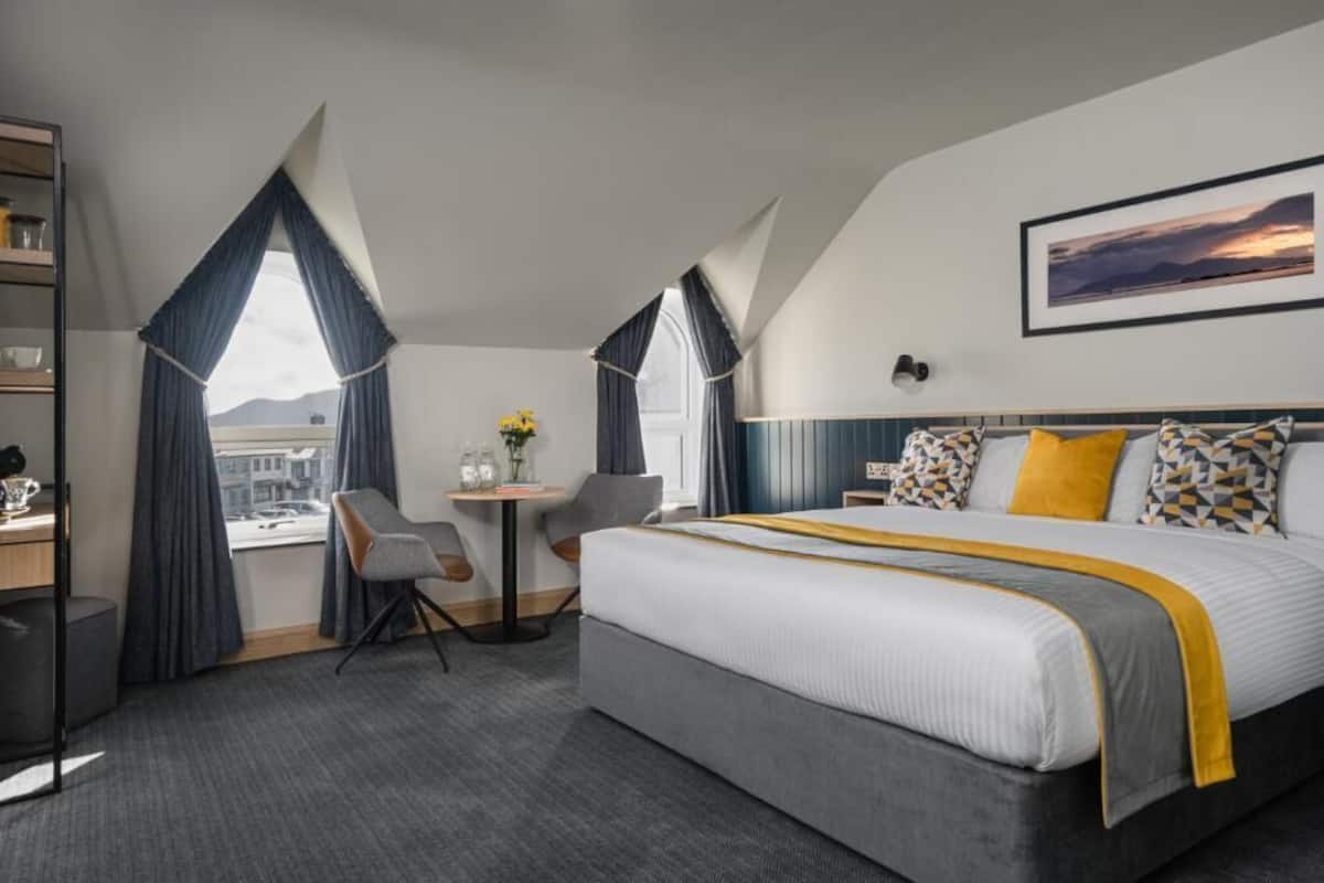 Superior Double Room | Iron/ironing board, WiFi (free), bed sheets