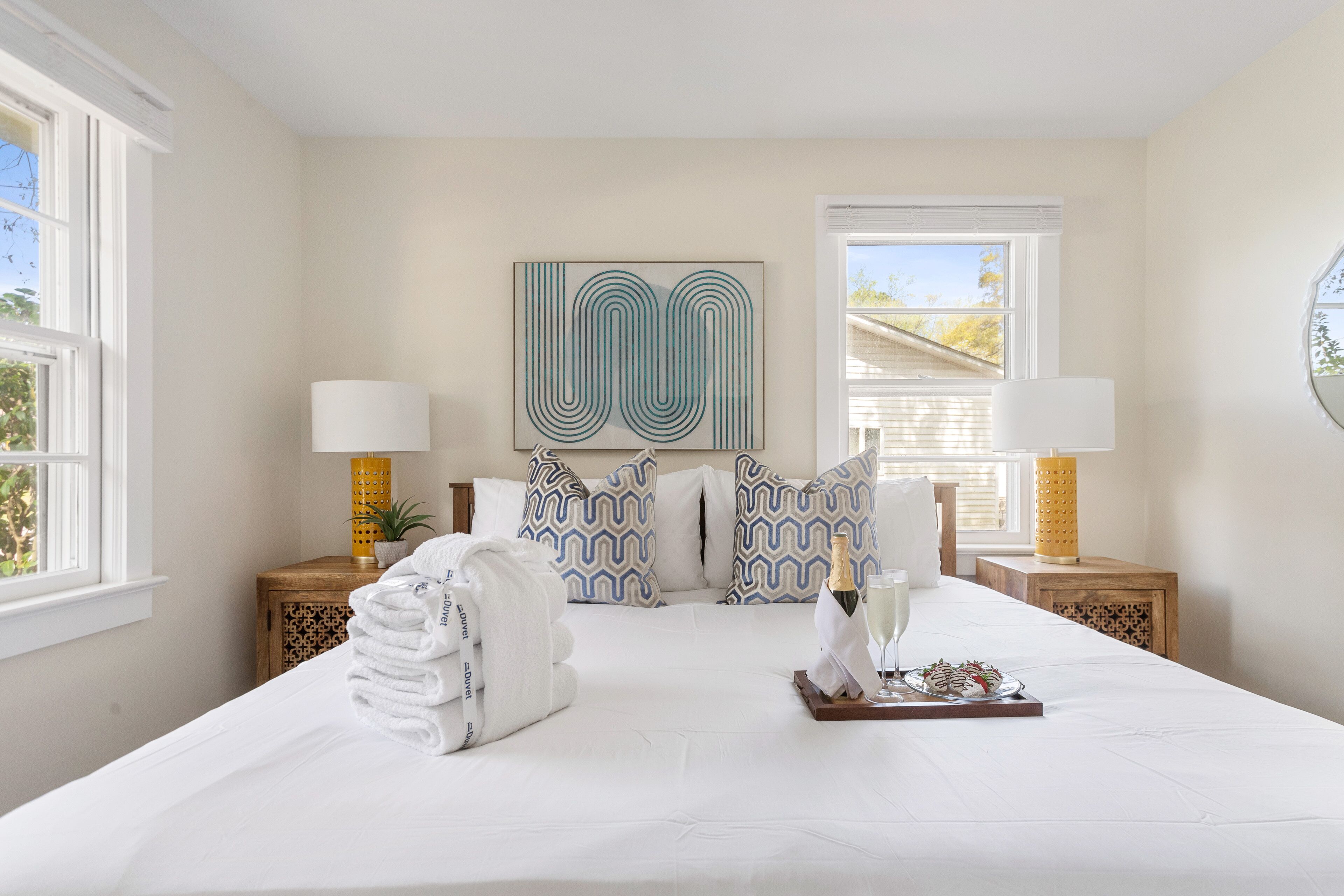 3 soverom, skrivebord, strykejern/-brett og internettilgang