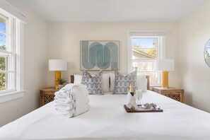 3 bedrooms, desk, iron/ironing board, Internet - Under The Live Oaks: Where Serenity Awaits (North Charleston)