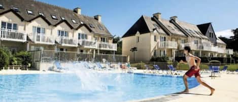 Piscina all'aperto, una piscina riscaldata