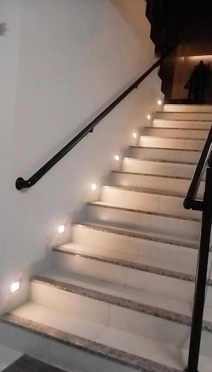 Escaleras con baranda