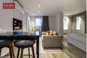 Studio – executive | Spiseområde på rommet