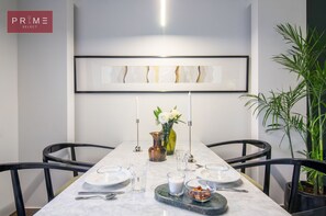 Apartment, 1 Bedroom | In-room dining