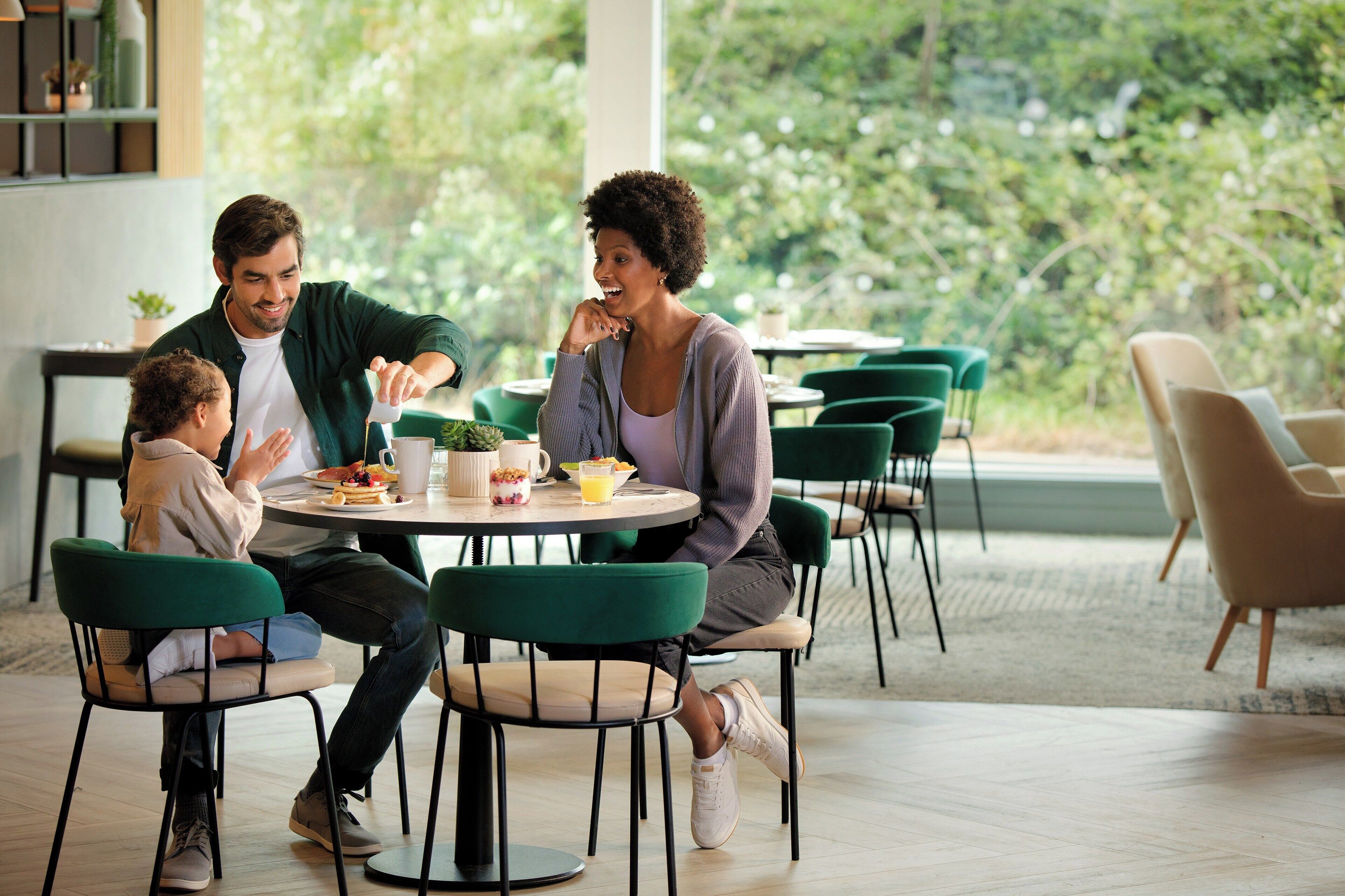 2 restaurants, breakfast, lunch, dinner served; Mediterranean cuisine 