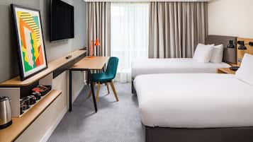 Habitación estándar, 2 camas individuales | Ropa de cama hipoalergénica y caja de seguridad en la habitación