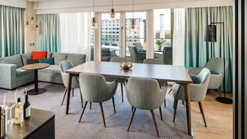 Suite, 1 King Bed with Sofa bed | Hypo-allergenic bedding, in-room safe, desk, laptop workspace