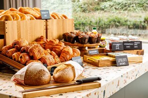 Buffet déjeuner servi tous les jours en supplément