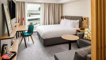 Standard Room, 1 Queen Bed | 1 bedroom, hypo-allergenic bedding, in-room safe, desk