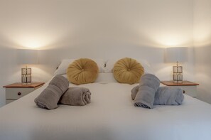 2 bedrooms, iron/ironing board, WiFi