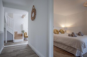 2 bedrooms, iron/ironing board, WiFi