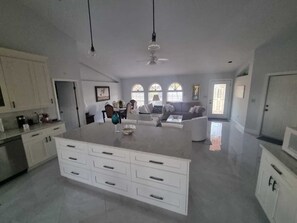 TV connectée, lecteur de DVD, livres, médiathÚque