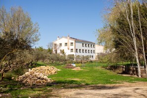 Front of property - Hotel Rural El Castillejo (Cuevas del Becerro)