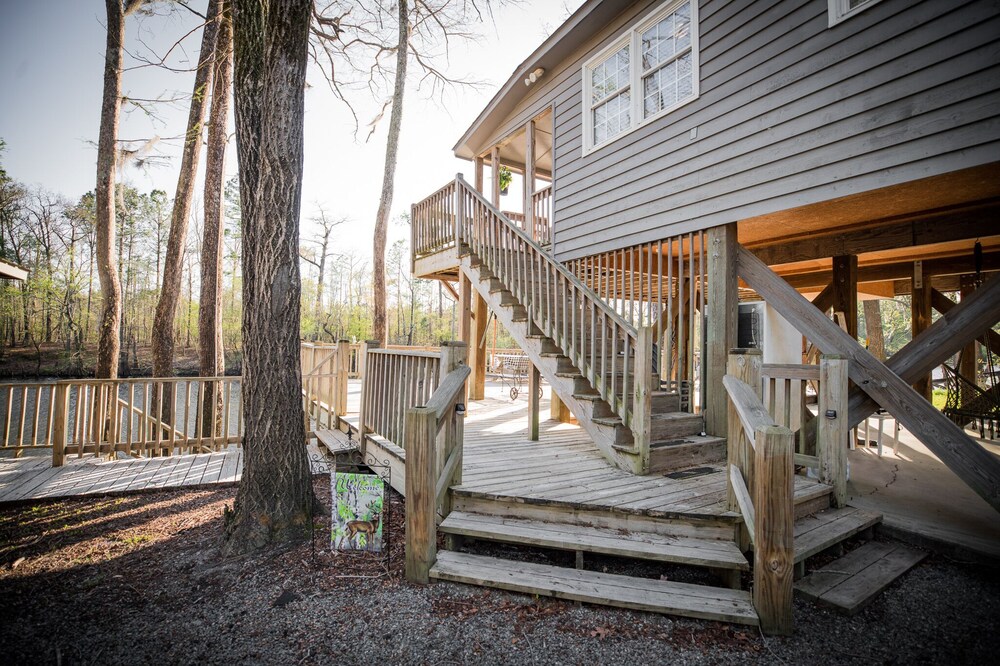 Modern Riverfront Property on Northeast Cape Fear River