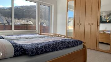 2 slaapkamers, een strijkplank/strijkijzer, gratis wifi, beddengoed