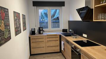 Kühlschrank, Herdplatte, Geschirrspüler