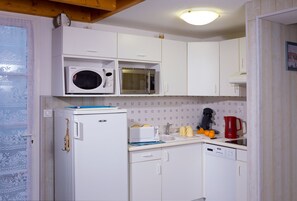 Fridge, microwave, stovetop, electric kettle