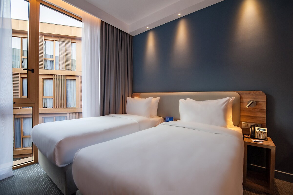 Standard Room, 2 Katil Bujang (Single) | Meja, ruang kerja komputer riba, kalis bunyi, seterika/papan seterika 
