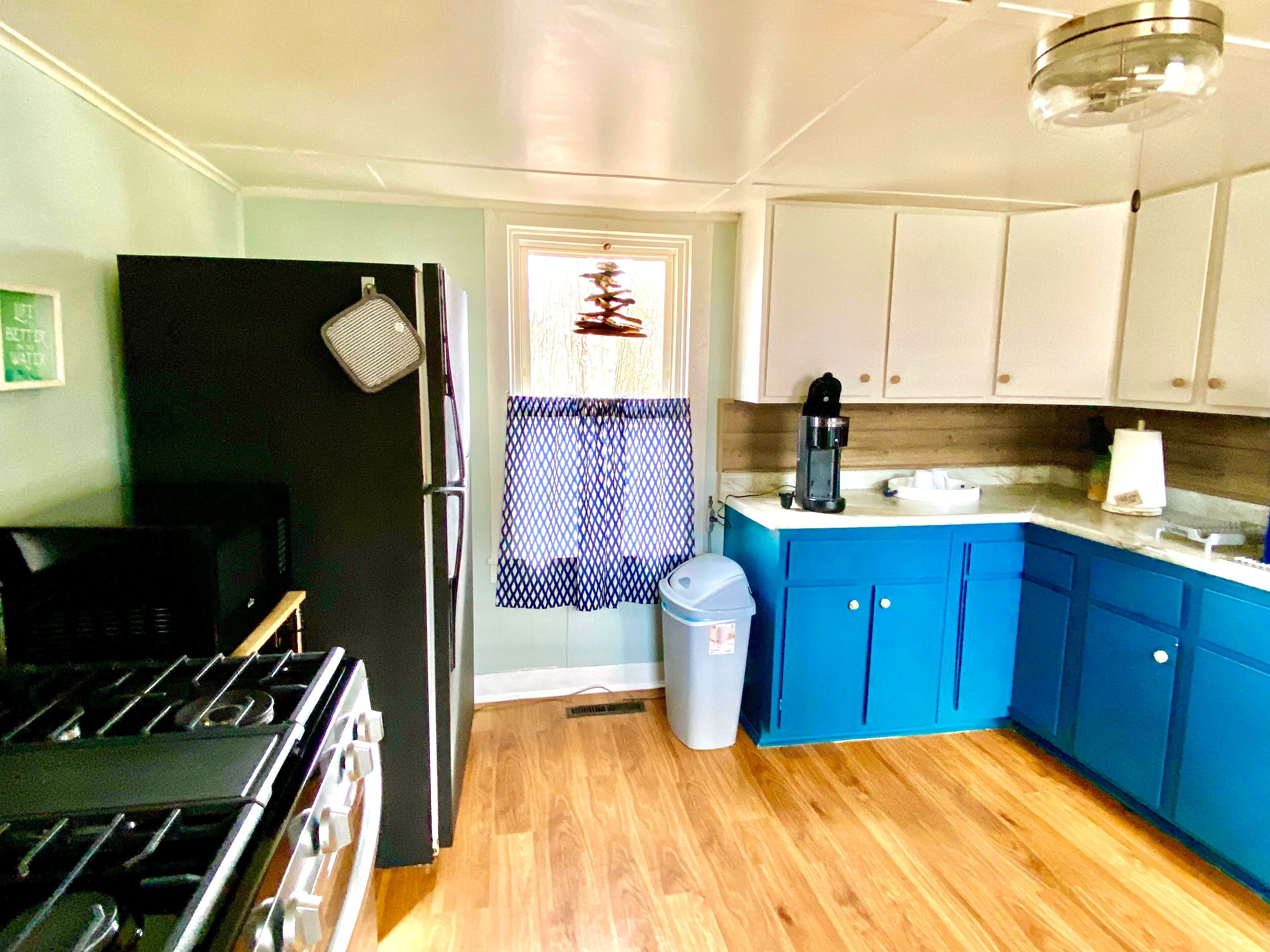 Home in the heart of Huron - walk to beach & everything!