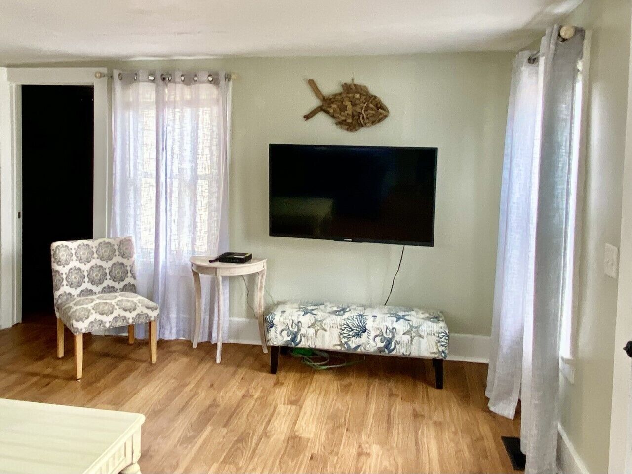 Home in the heart of Huron - walk to beach & everything!