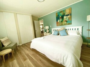 3 bedrooms, iron/ironing board, WiFi, bed sheets