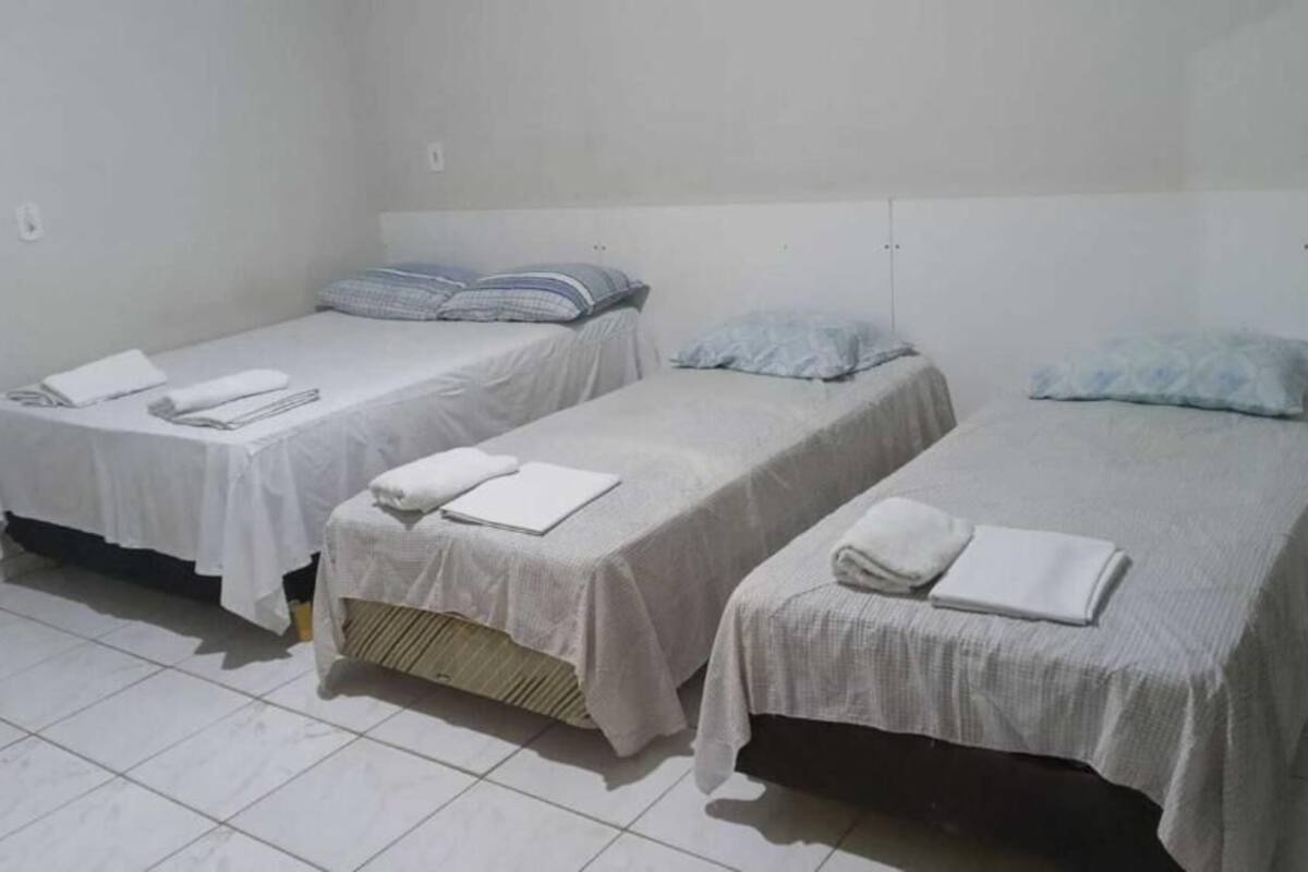 책상, 노트북 작업 공간, 암막 커튼, 다리미/다리미판