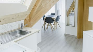 Appartement Panoramique, salle de bains privée, vue lac (Dachgeschoss) | Cuisine privée