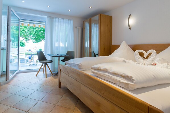 Double Room, Ensuite, Lake View (Erdgeschoss)