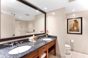 Douche, sèche-cheveux, serviettes fournies