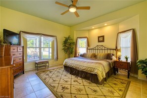 3 habitaciones, tabla de planchar con plancha y cuna de viaje 
