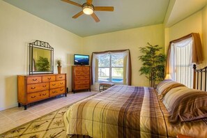 3 habitaciones, tabla de planchar con plancha y cuna de viaje 